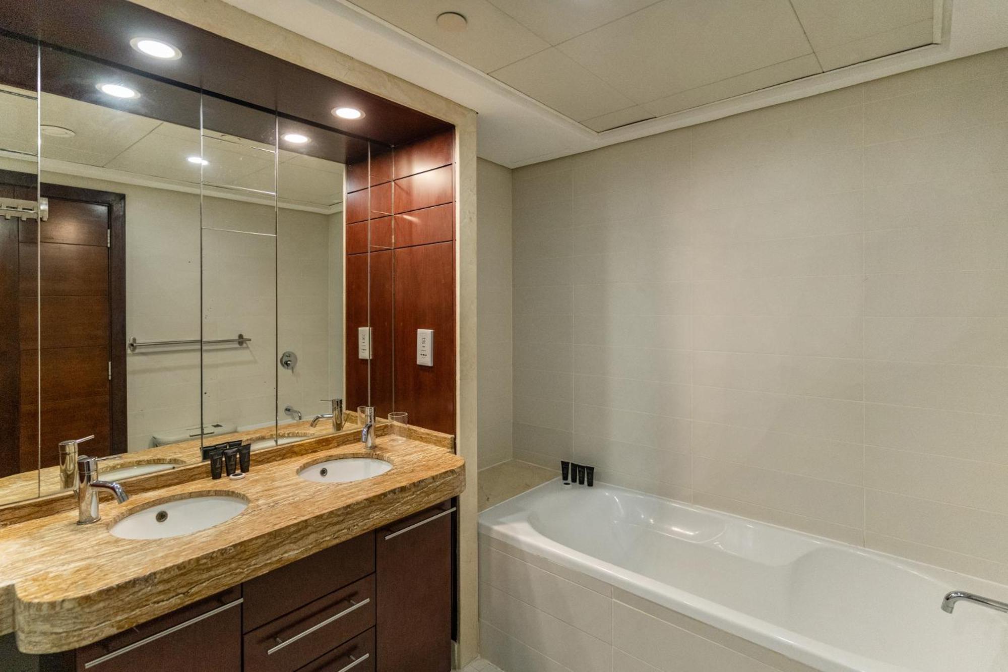 Chic 2Br Apartment, Prime Location Near Dubai Mall - Allsopp&Allsopp Exterior foto